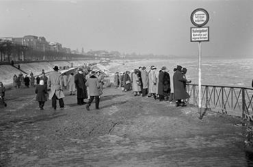 Ice drift on the Rhine, Hansherbert Wirtz, Cologne, 1956