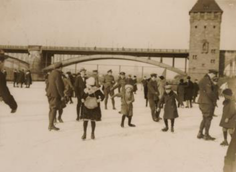 Ice skating in front of the Südbrücke bridge, Cologne-Poll, 1920s